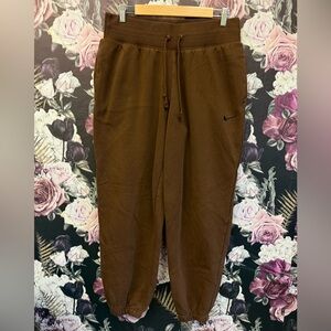 Nike Women's Sportswear Phoenix Fleece High-Waisted Oversized Sweatpants Brown M